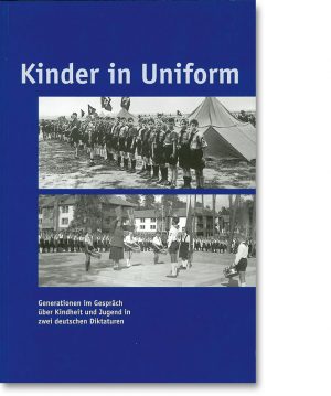 Kinder in Uniform