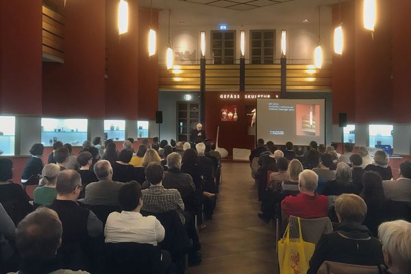 Art déco – Buchpräsentation, Pfeilerhalle des Grassimuseums Leipzig, 21. März 2019, Vortrag von Wolfgang Hocquél