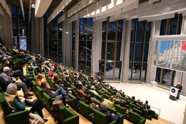 Wolfgang Hocquél von der Kulturstiftung Leipzig stellte die neue Ausgabe vor. (Foto: Mahmoud Dabdoub)