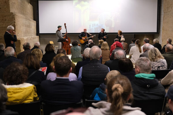 Präsentation der Leipziger Blätter 82 – musikalisch begleitet durch die Fiddle Folk Family