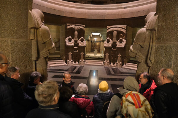 Präsentation der Leipziger Blätter 82 – Blick in die Krypta bei der Führung durch das Monument