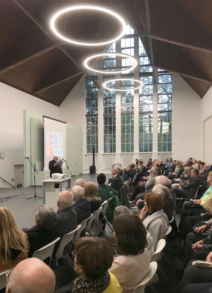 Präsentation der Leipziger Blätter 83 – Wolfgang Hocquél stellt die neue Ausgabe in der Schule am Palmengarten vor