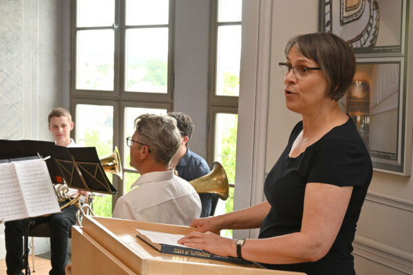 Jugendstil in Greiz – Buchvorstellung – Die Mitautorin Katja Lux. Für die musikalische Umrahmung sorgte das Bläserquartett der Kreismusikschule Greiz. © Christian Freund