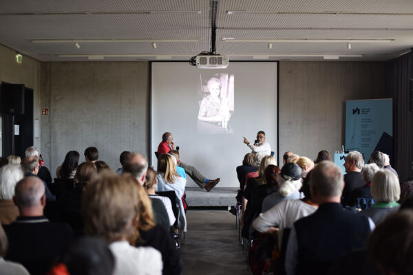 Alltag in der DDR – Buchvorstellung – Thomas Brussig und Mahmoud Dabdoub im Gespräch (Stiftung Berliner Mauer/Foto: Alishya Tanoku)